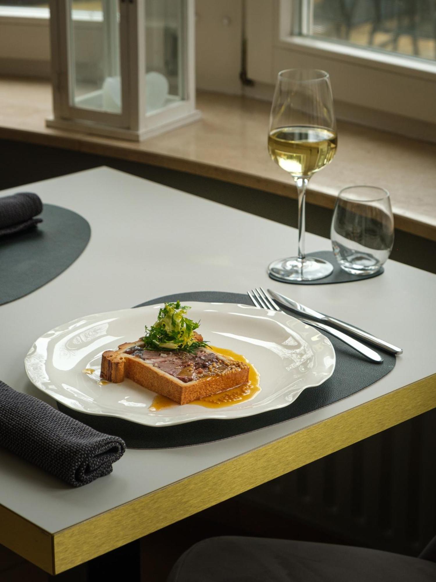 Hotel-Restaurant Beim Schlass Wiltz Экстерьер фото